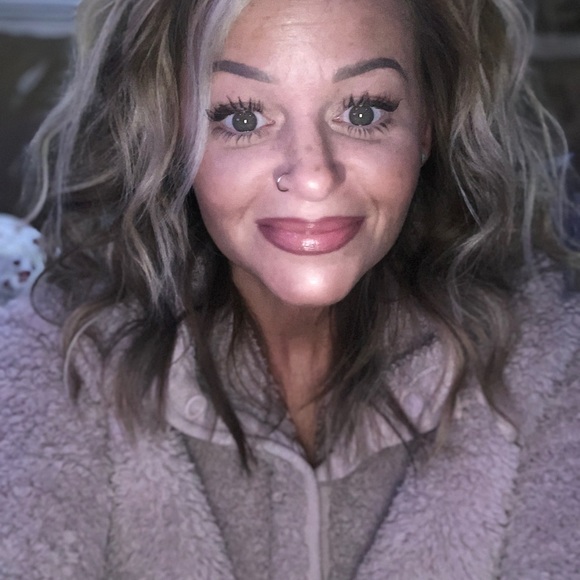 Meet your Posher, Michelle - Picture 1 of 1